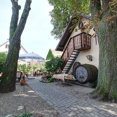 Gasthaus Zum Hirschen Oberrimsingen Exterior photo