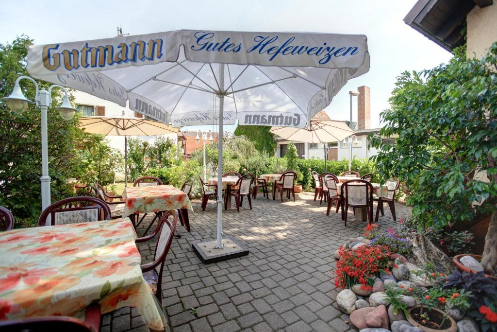 Gasthaus Zum Hirschen Oberrimsingen Exterior photo
